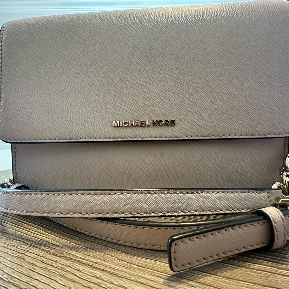 Michael Kors Daniela Large Saffiano Leather Crossbody Bag